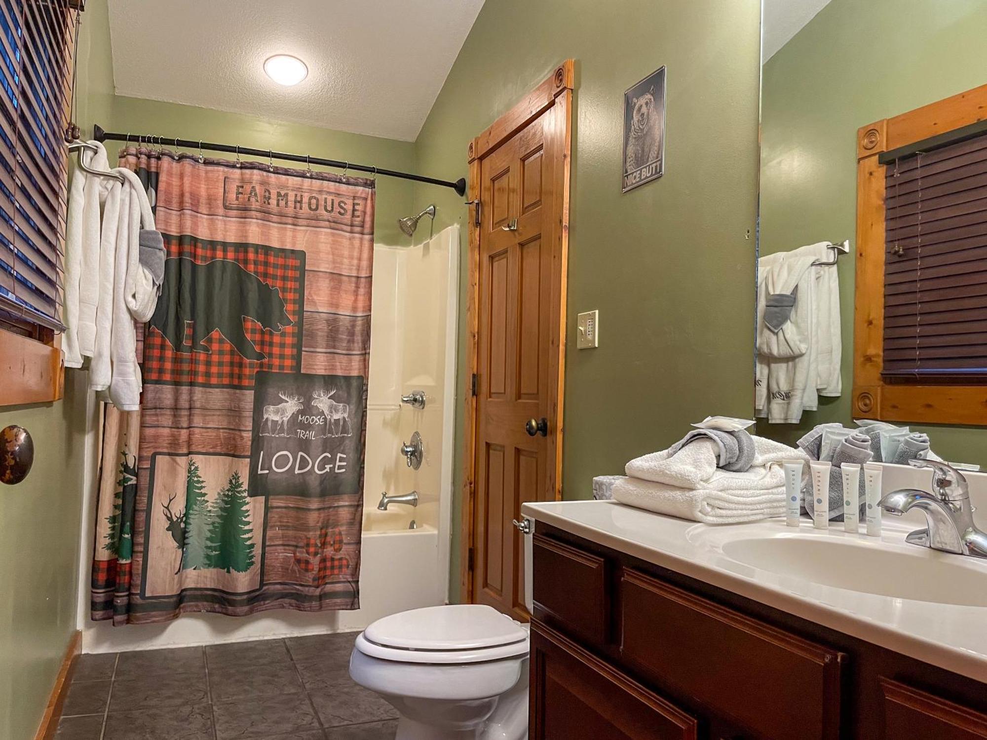 Spacious Resort Log Cabin, Easy Drive, Hot Tub, Arcade Gameroom, Mountain Vibe Gatlinburg Zewnętrze zdjęcie