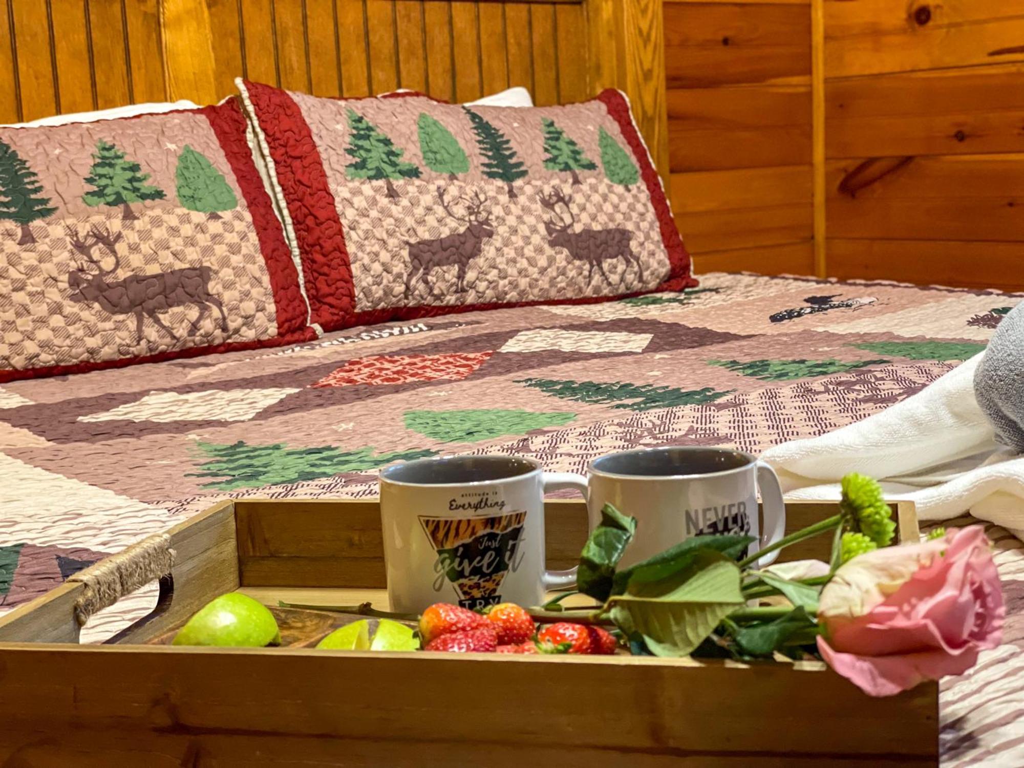 Spacious Resort Log Cabin, Easy Drive, Hot Tub, Arcade Gameroom, Mountain Vibe Gatlinburg Zewnętrze zdjęcie