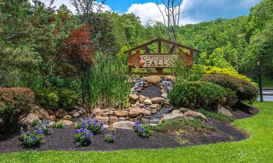 Spacious Resort Log Cabin, Easy Drive, Hot Tub, Arcade Gameroom, Mountain Vibe Gatlinburg Zewnętrze zdjęcie