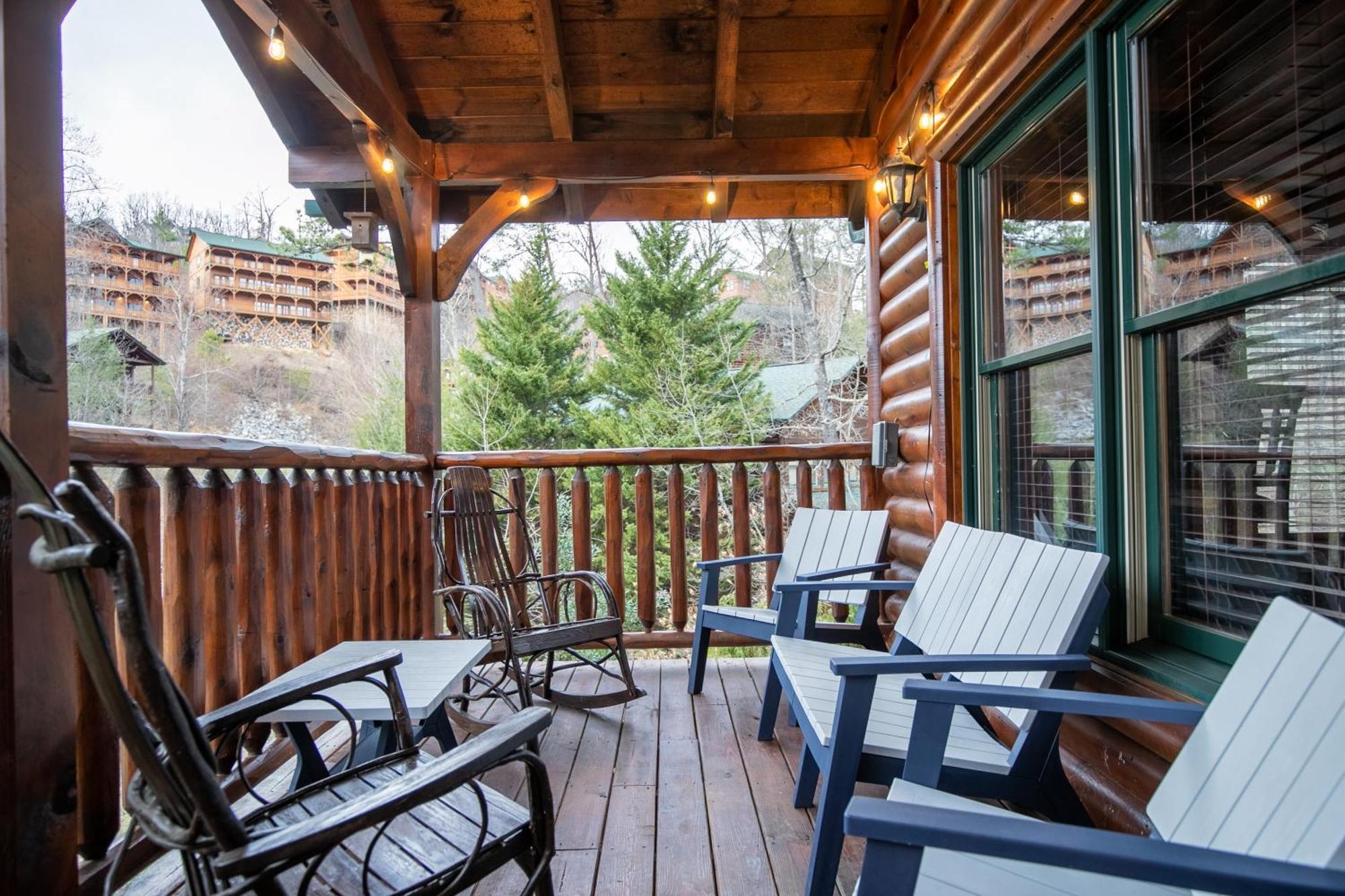 Spacious Resort Log Cabin, Easy Drive, Hot Tub, Arcade Gameroom, Mountain Vibe Gatlinburg Zewnętrze zdjęcie