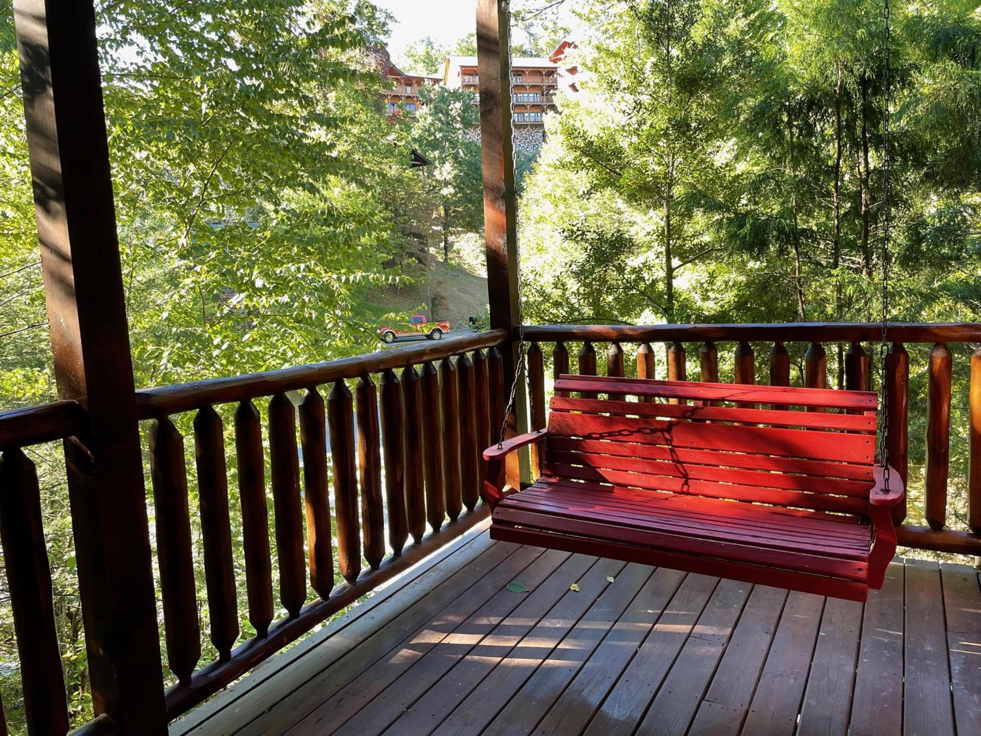 Spacious Resort Log Cabin, Easy Drive, Hot Tub, Arcade Gameroom, Mountain Vibe Gatlinburg Zewnętrze zdjęcie