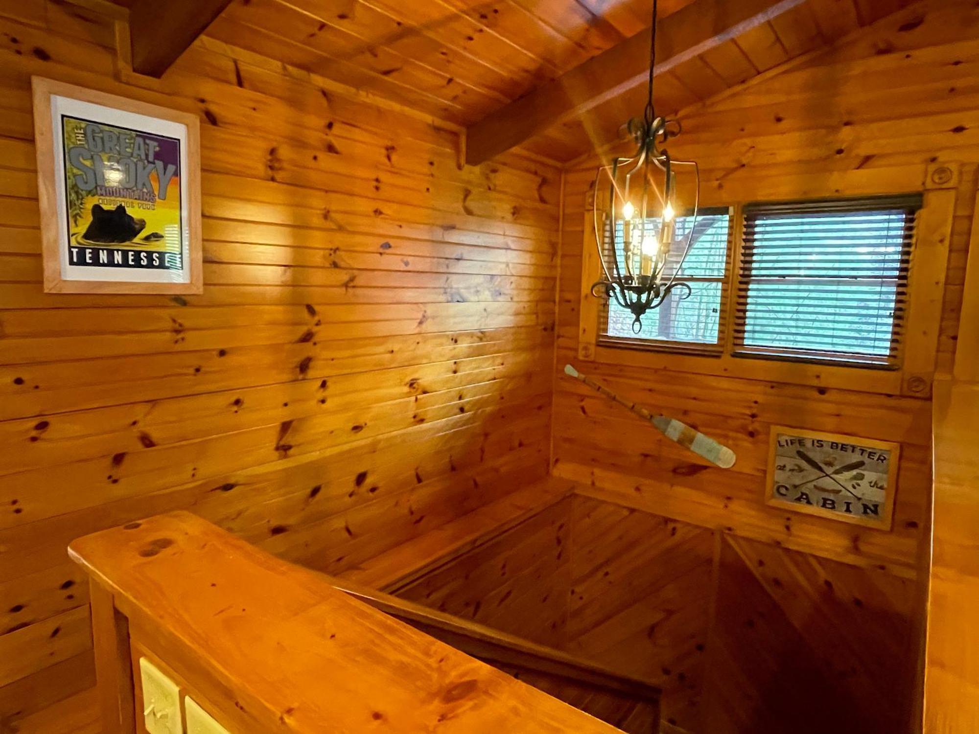 Spacious Resort Log Cabin, Easy Drive, Hot Tub, Arcade Gameroom, Mountain Vibe Gatlinburg Zewnętrze zdjęcie