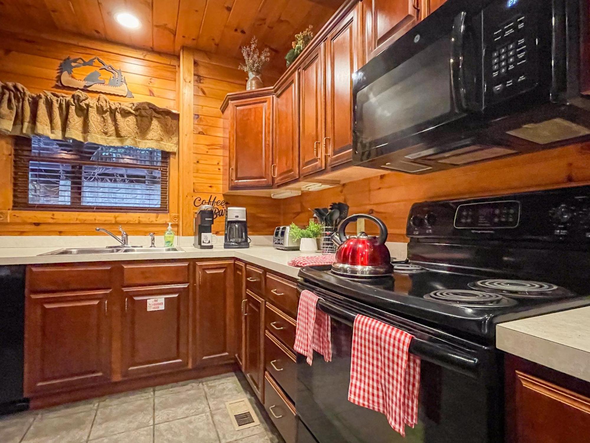 Spacious Resort Log Cabin, Easy Drive, Hot Tub, Arcade Gameroom, Mountain Vibe Gatlinburg Zewnętrze zdjęcie