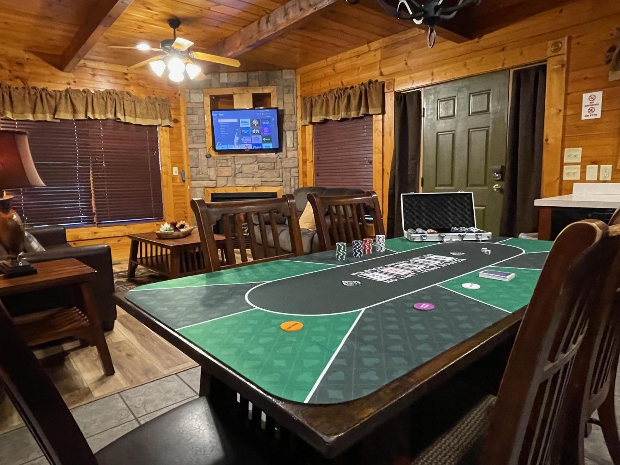 Spacious Resort Log Cabin, Easy Drive, Hot Tub, Arcade Gameroom, Mountain Vibe Gatlinburg Zewnętrze zdjęcie