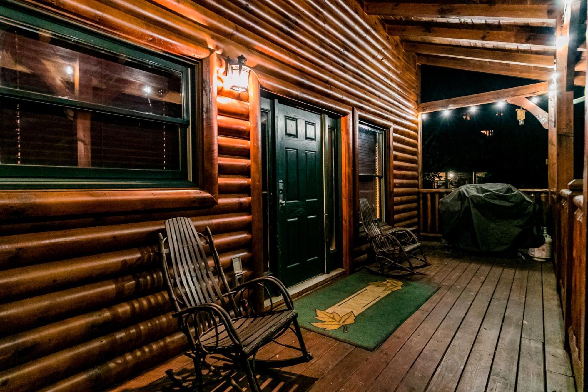 Spacious Resort Log Cabin, Easy Drive, Hot Tub, Arcade Gameroom, Mountain Vibe Gatlinburg Zewnętrze zdjęcie