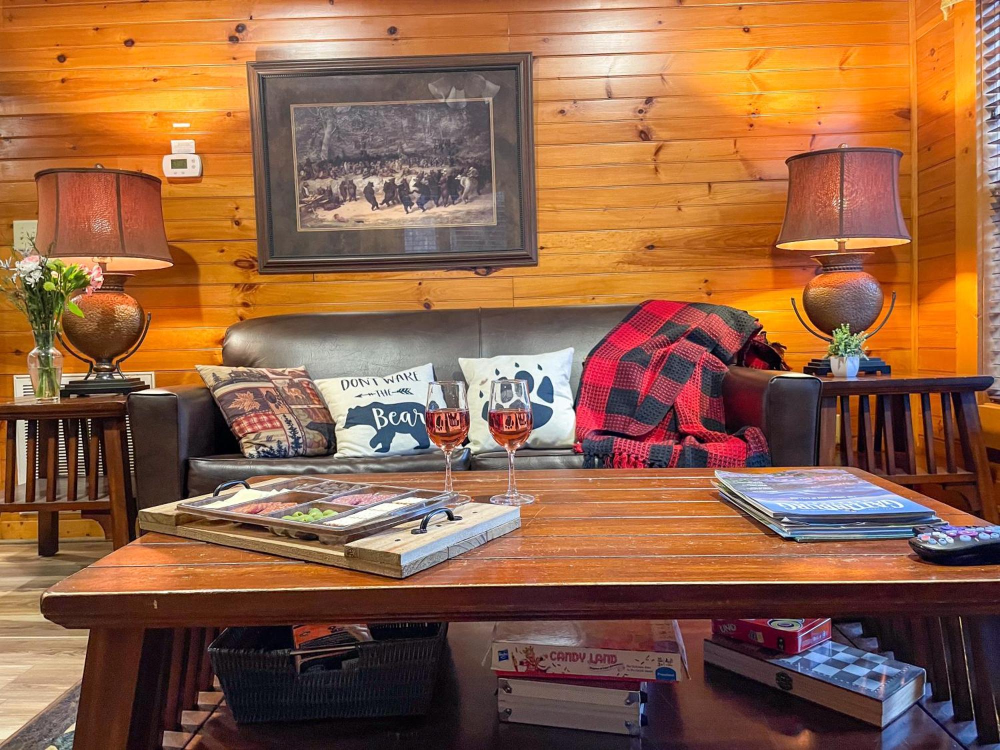 Spacious Resort Log Cabin, Easy Drive, Hot Tub, Arcade Gameroom, Mountain Vibe Gatlinburg Zewnętrze zdjęcie